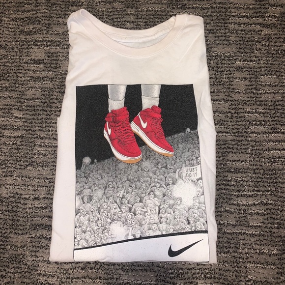 Nike Tee - Picture 1 of 2